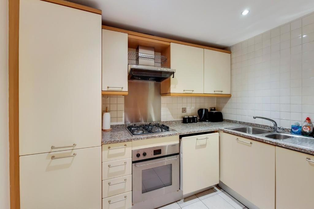 Apartment In The Heart Of 런던 외부 사진