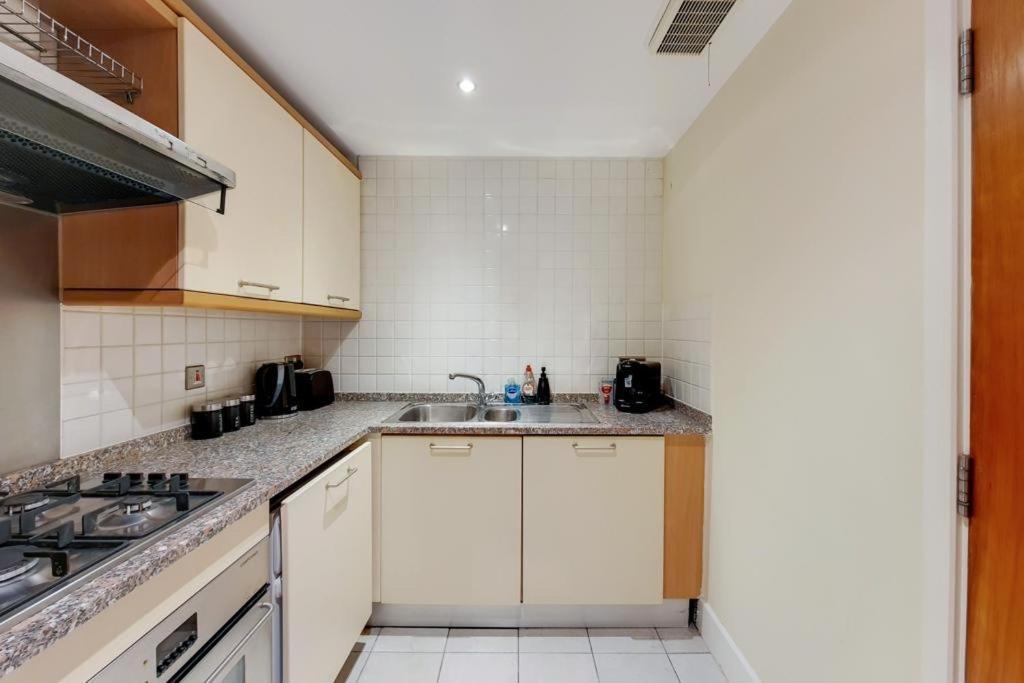 Apartment In The Heart Of 런던 외부 사진